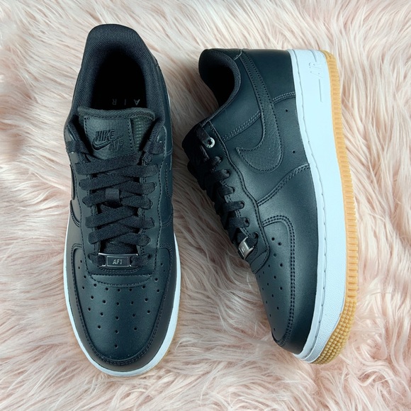 New Nike Women’s Air Force 1 Sneakers - Picture 2 of 3